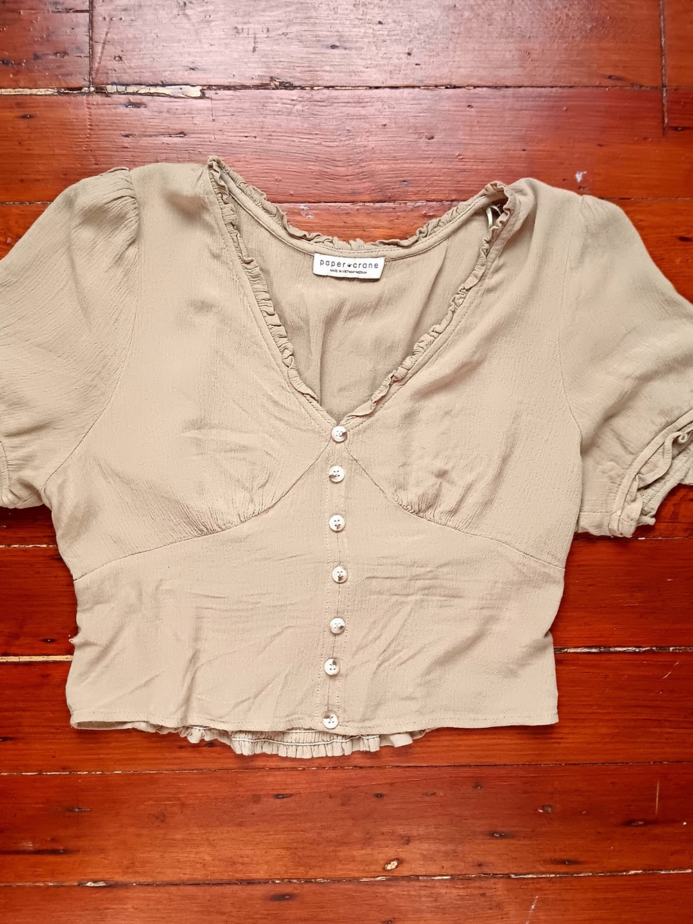 Paper Crane Beige Ruffle V-Neck Crop Top (M) Button Front Puff Sleeves Feminin